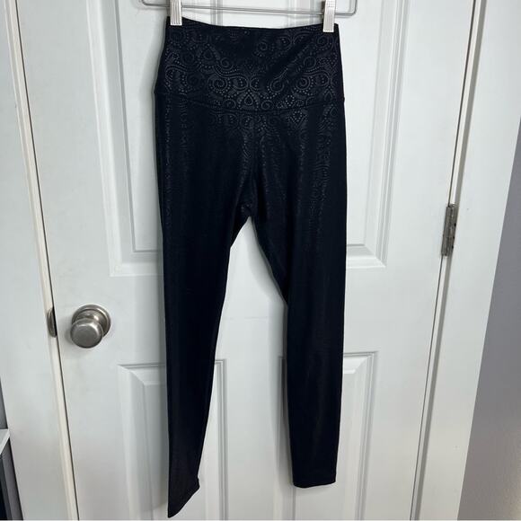 Glyder Black Swirl Embossed Pattern High Rise 7/8 Length Leggings Size XS - Picture 1 of 7
